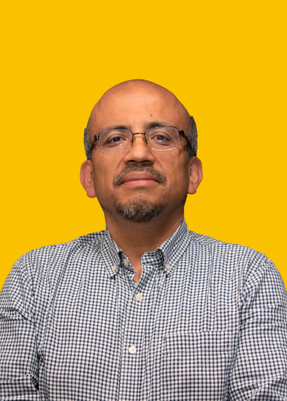 Ingeniero Aníbal Espinoza, docente de Instalación y Mantenimiento de Redes
