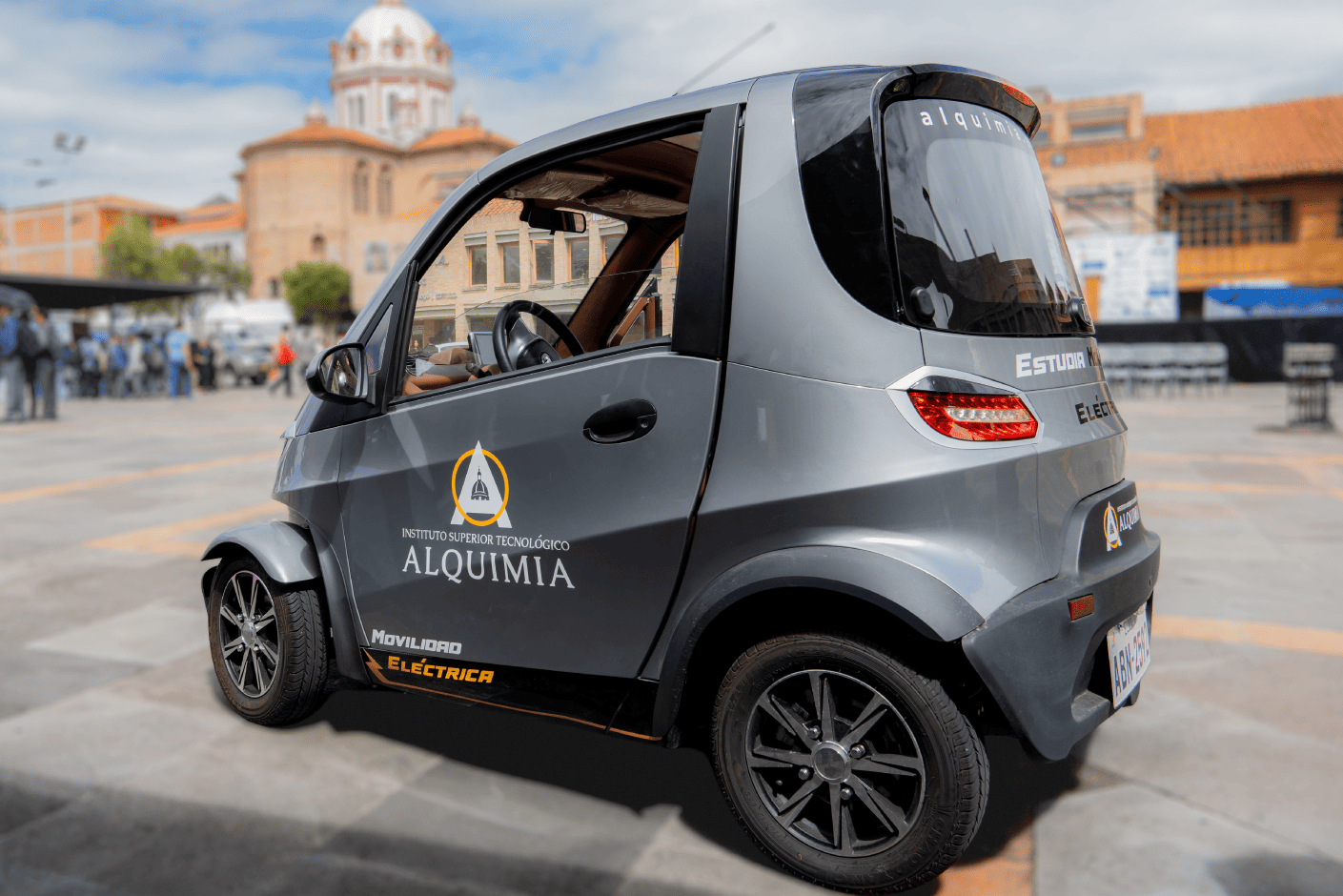 Carrera de Movilidad Eléctrica tecnología sostenible Ecuador