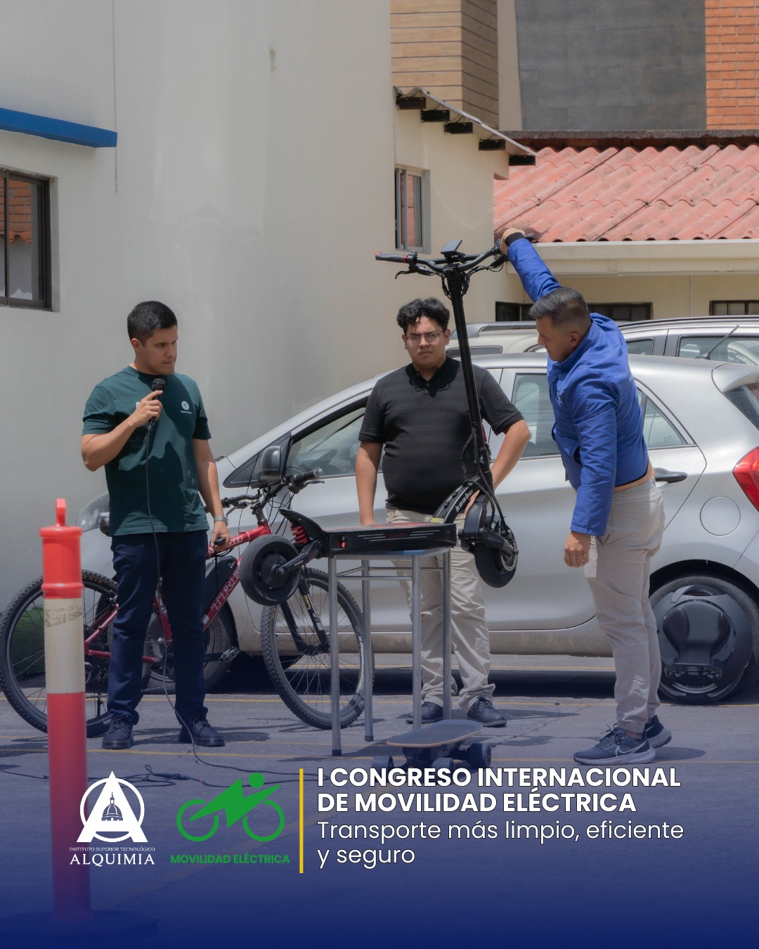 Vehículos eléctricos en el congreso de Cuenca